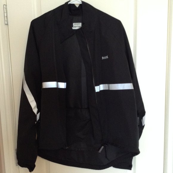 Running Room Wind Breaker Reflective Black Size M Jacket Outside Pocket - Picture 2 of 9